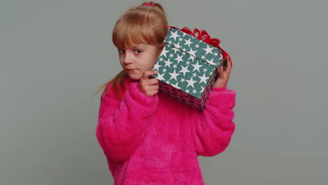 little girl holding a gift box