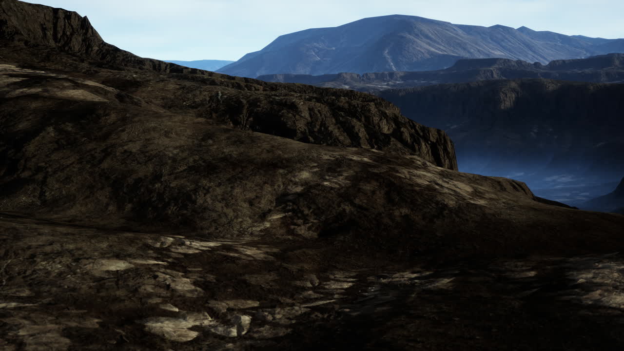 paisaje de montaña oscuro y dramático