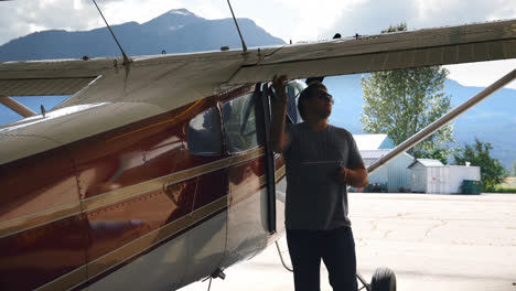 Engineer-using-digital-tablet-while-examining-aircraft-4k