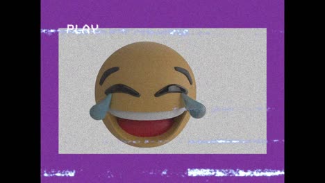 Digitale-Animation-Des-VHS-Glitch-Effekts-über-Einem-Lachenden-Gesichts-Emoji-Auf-Violettem-Hintergrund