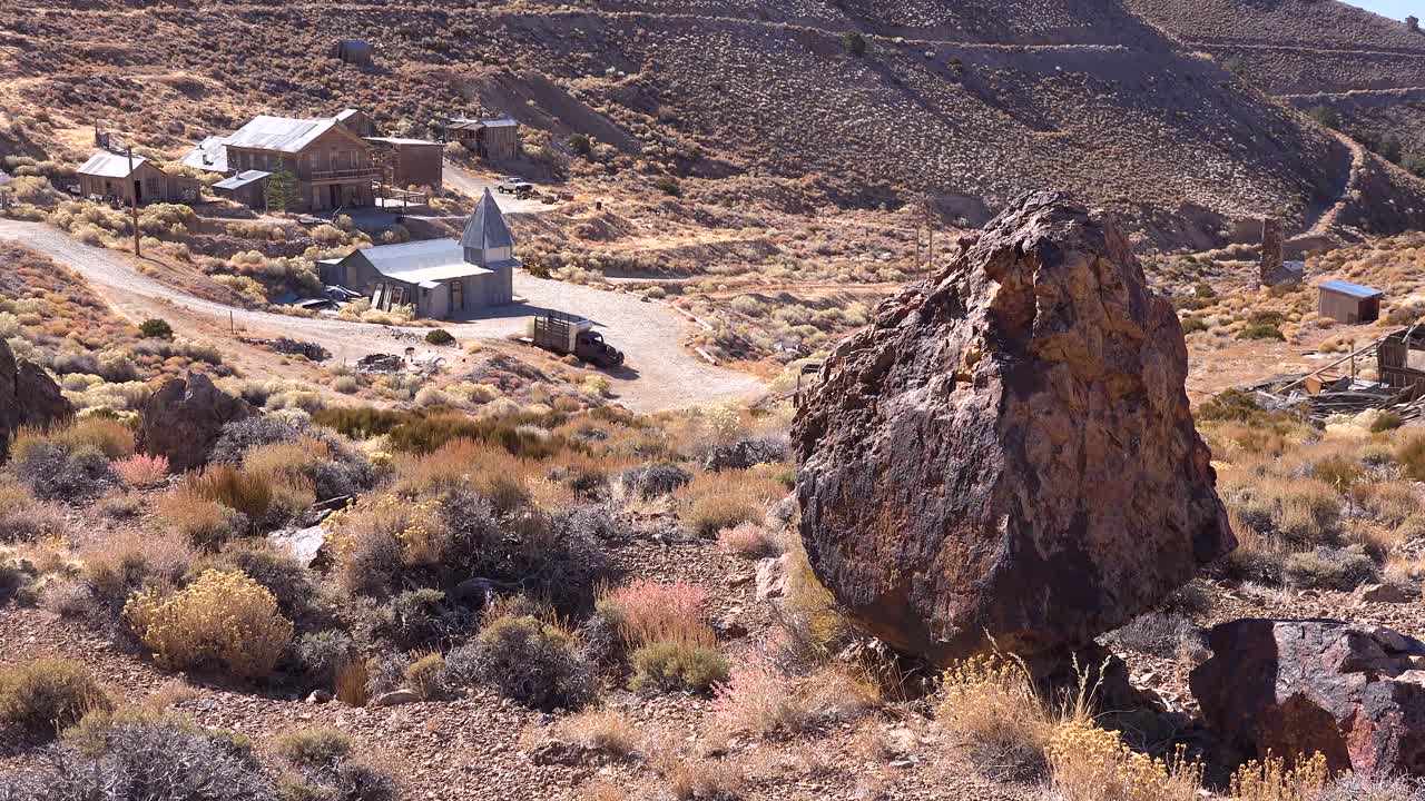 2019 - establecimiento del pueblo fantasma de cerro gordo en las montañas sobre el valle de owens y line pine california 2