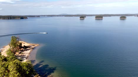 Bootsfahrten-Entlang-Des-Lake-Lanier-In-Georgia