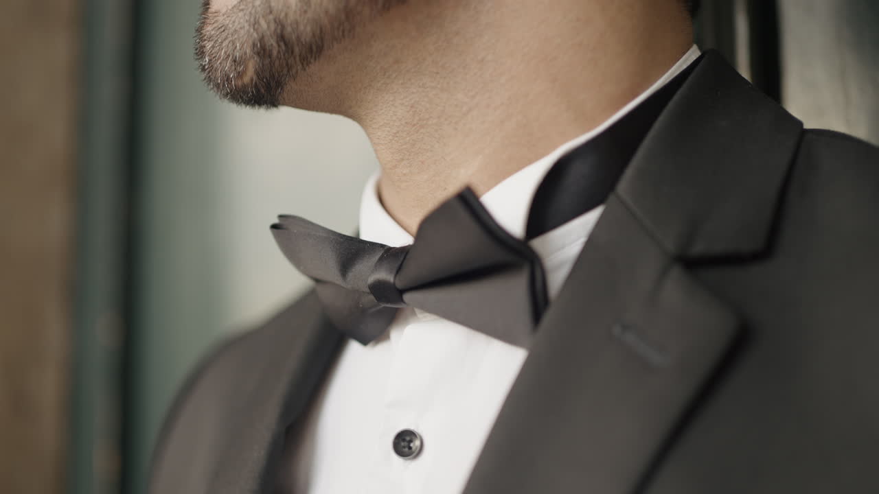 hombre con ropa formal