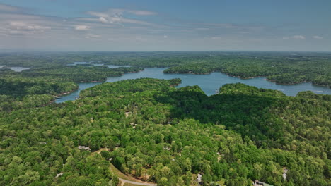 Lake-Hartwell-Georgia-Luftaufnahme-V1,-Drohnenüberflug-über-Gumlog-Häuser-Am-Seeufer,-Aufnahme-Der-Bewaldeten-Landschaft-Des-üppig-Grünen-State-Parks-Und-Des-Kristallklaren-Wassers-–-Aufgenommen-Mit-Mavic-3-Cine-–-April-2022