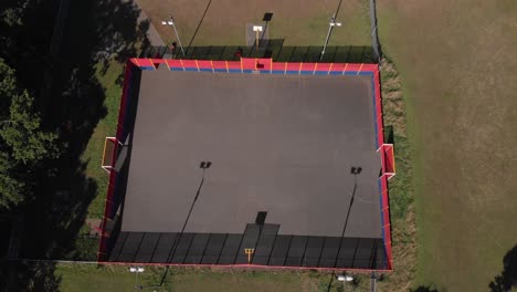 baloncesto thetford, cancha polideportiva para fútbol y otros juegos de pelota visto desde el aire