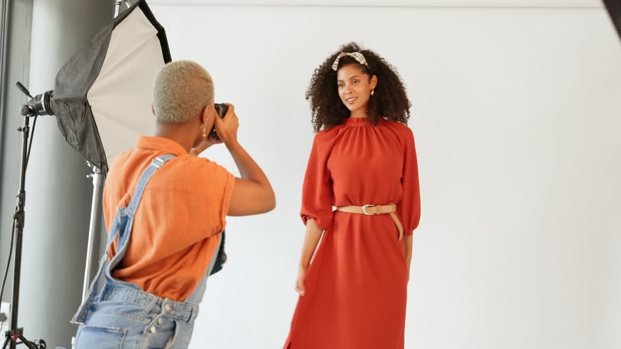fotógrafa creativa, mujer negra modelo de moda