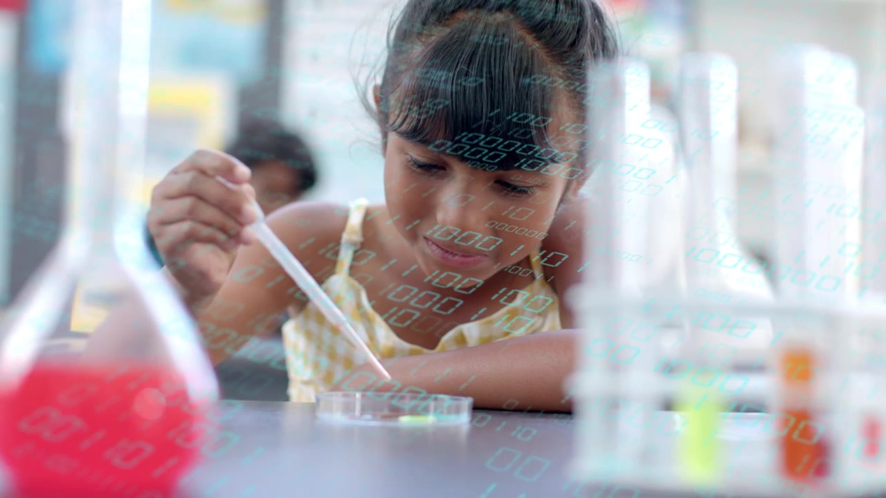 Seorang anak mengambil pipet, memipet cairan berwarna ke cawan petri untuk sains, dengan overlay data di wajah.