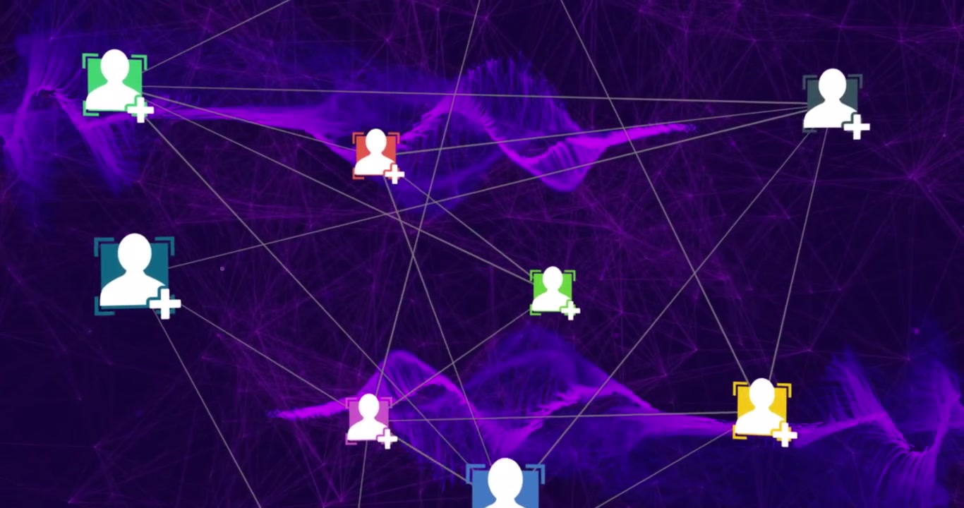 Animazione di una rete di connessioni con icone su elaborazione dati.