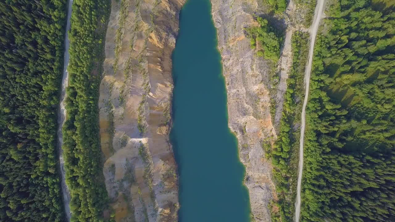 호수 와 함께 광산 의 공중 사진