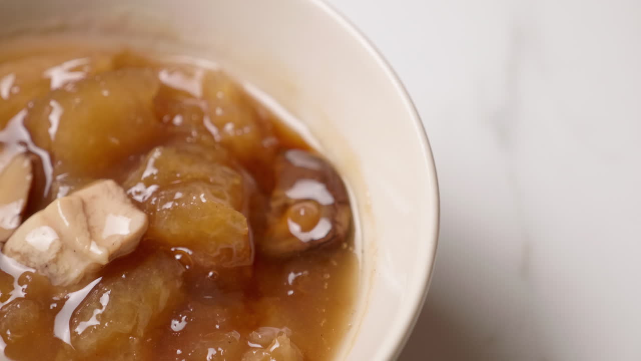 boca de pescado asada en salsa roja