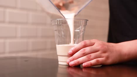 haciendo un batido