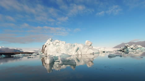 Cruising-Through-Icebergs-On-Jokulsarlon-Ice-Lagoon-In-South-Iceland---View-From-A-Zodiac-Boat---POV,-handheld