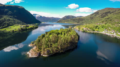 Hermosa-Naturaleza-Noruega.volando-Sobre-El-Sognefjorden.