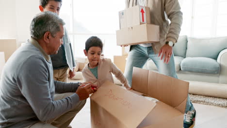 familia, cajas y niños con escritura