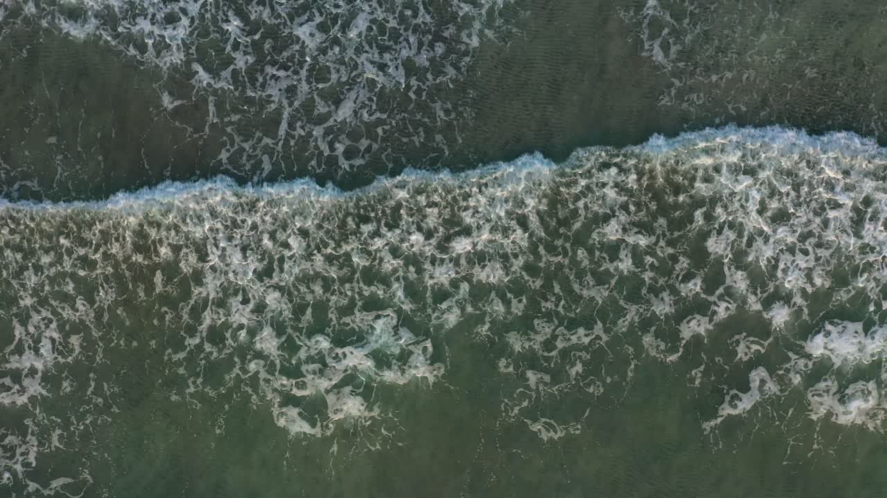 playa de olas abstractas en vista desde arriba.