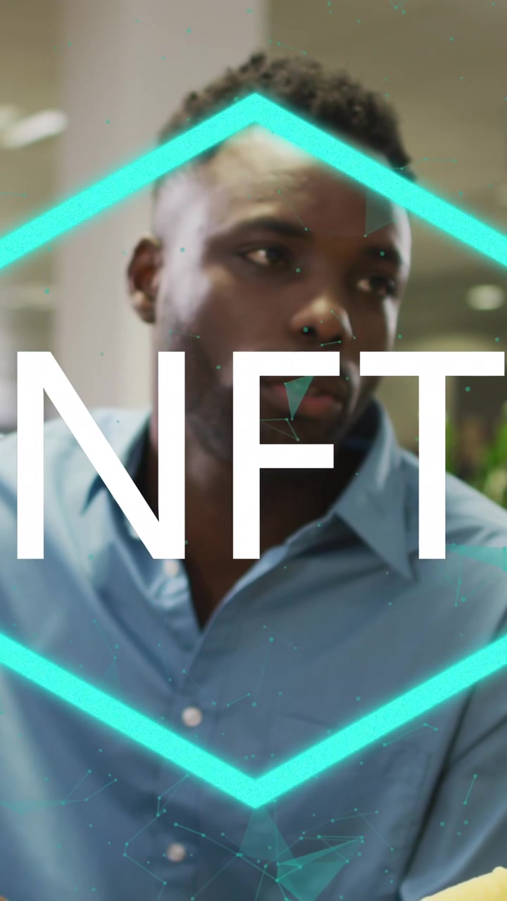 Animazione di NFT su diversi colleghi e colleghe in ufficio.
