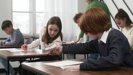 estudiantes en la escuela
