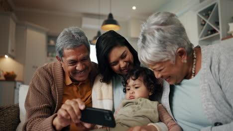 Selfie,-woman-and-senior-parents-with-child