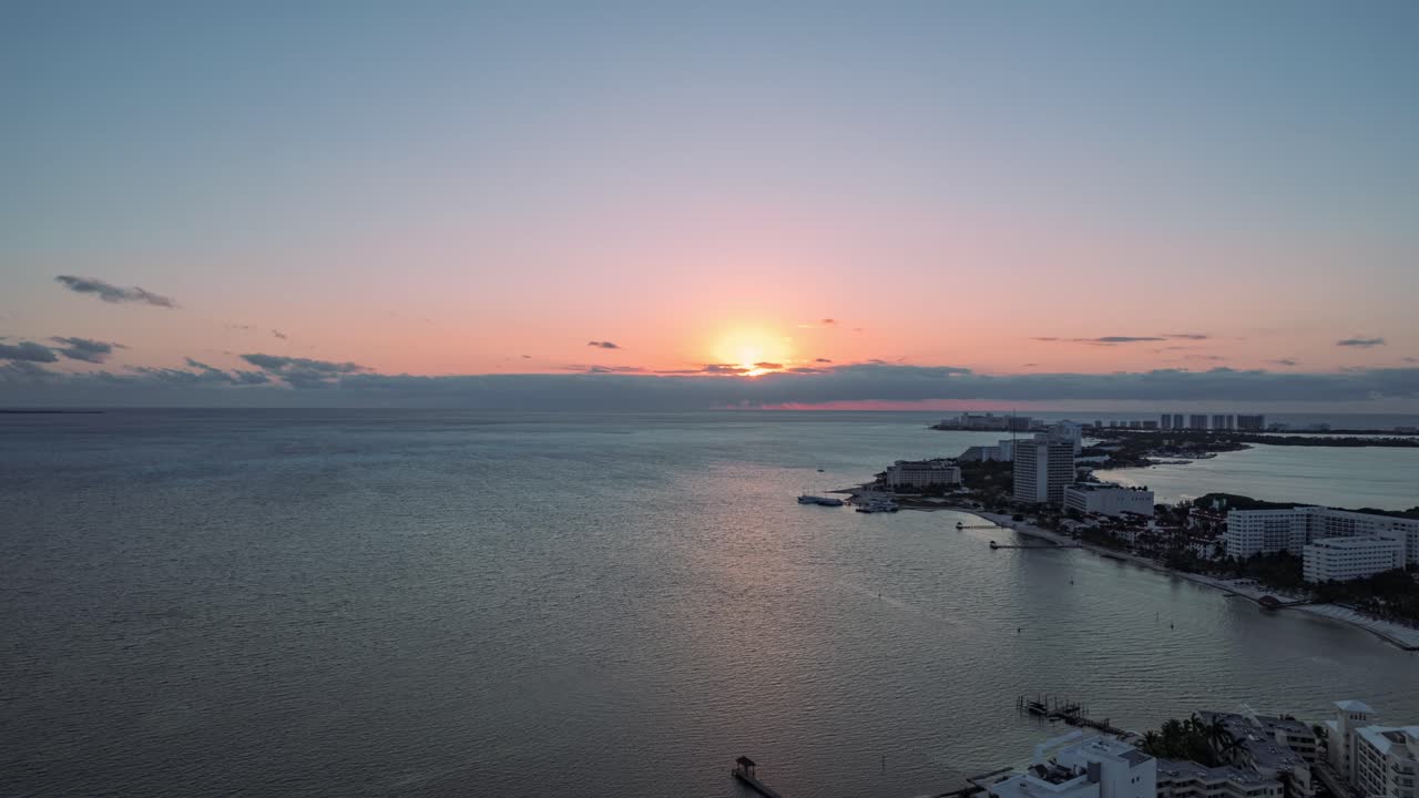 Drone Hyperlapse of Canc&uacute;n city near the seashore at sunset, M&eacute;xico