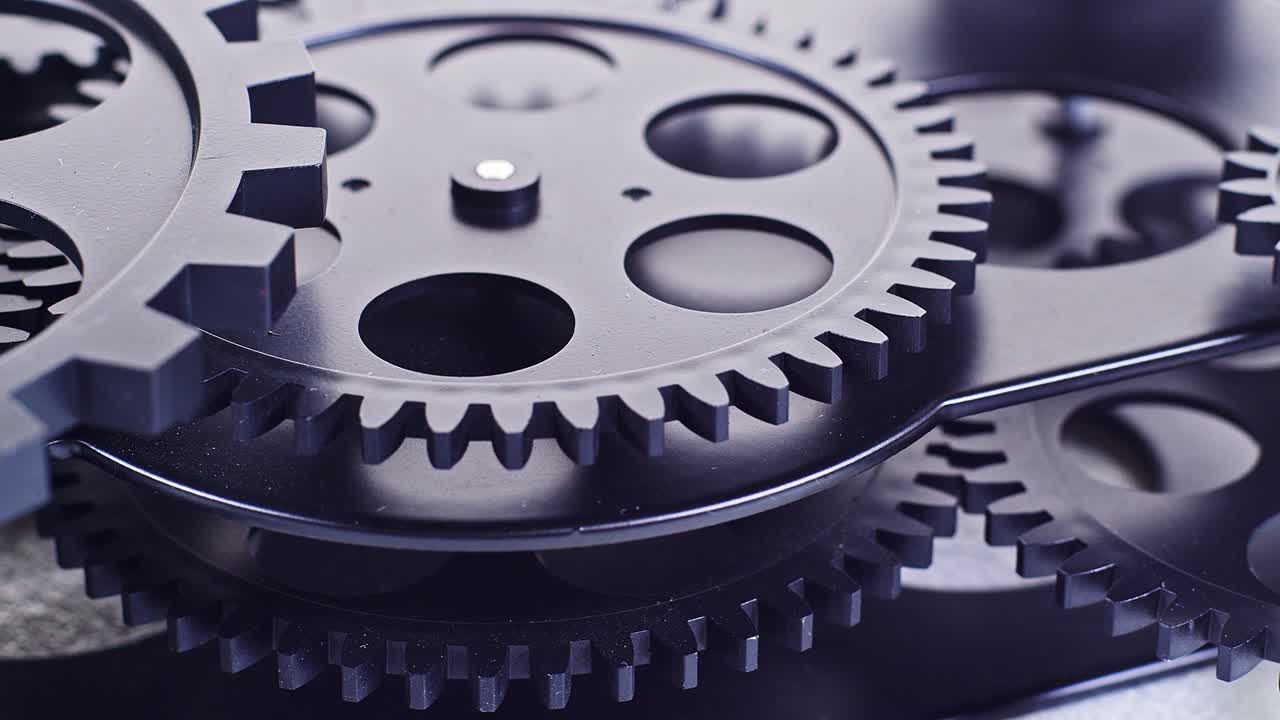 fotografía de cerca de las ruedas de engranajes negras girando