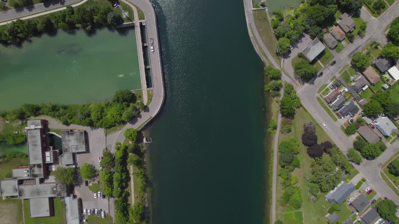 웰랜드 운하 (영어: welland canal) 는 캐나다 온타리오 주에 있는 선박 운하이다.