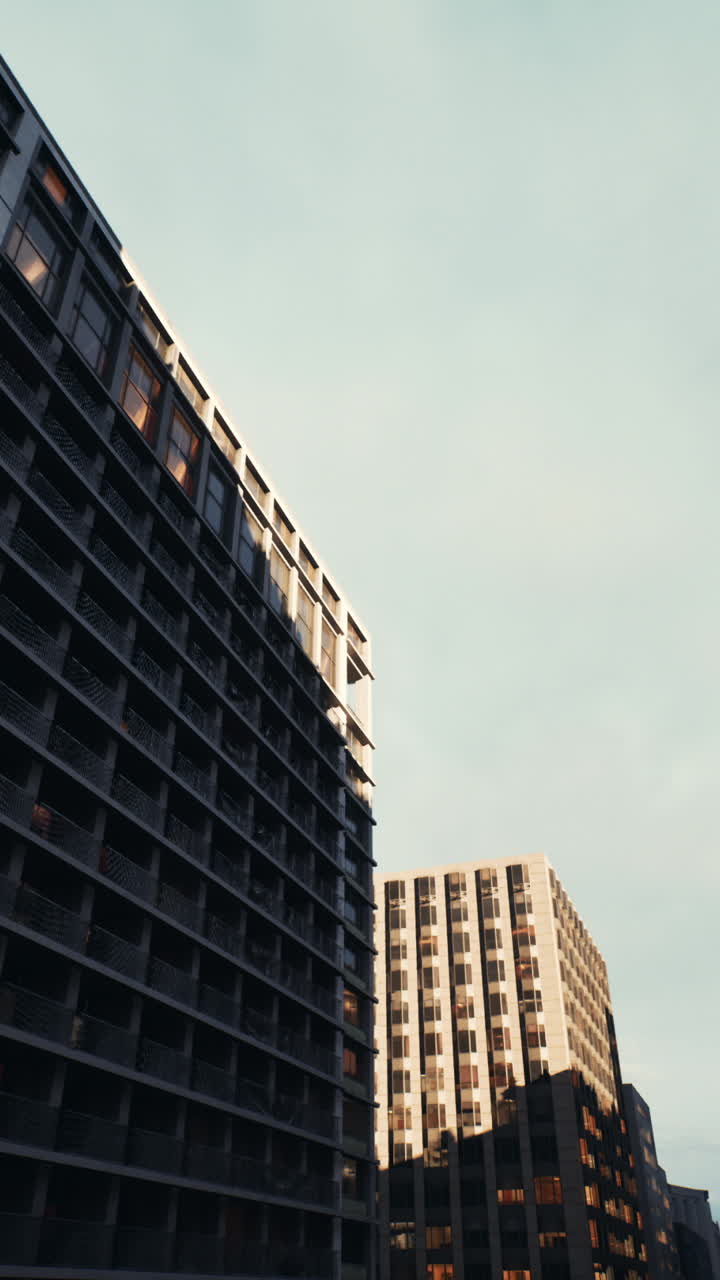 Imponente grattacielo che esibisce eleganti caratteristiche architettoniche moderniste