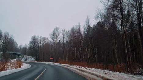 carreteras asfaltadas cubiertas de nieve