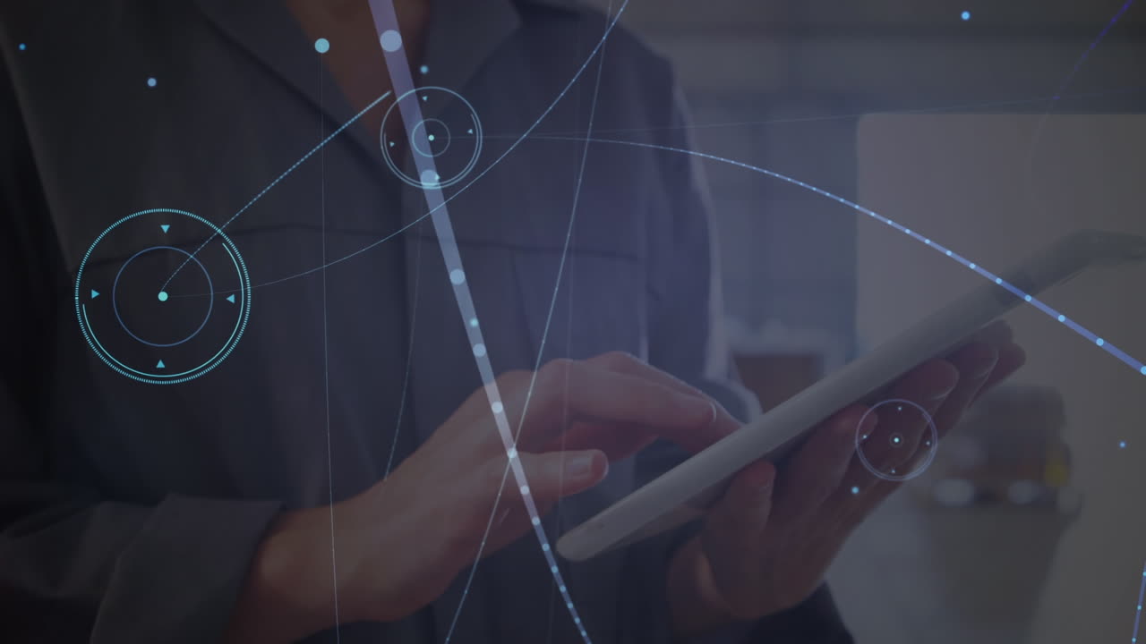 animación de la red de conexiones a través de una trabajadora caucásica que utiliza una tableta