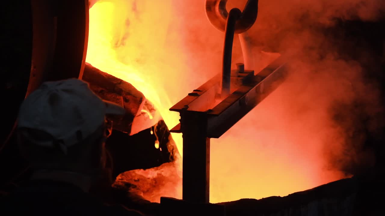 Sulatetun metallin valamisprosessi