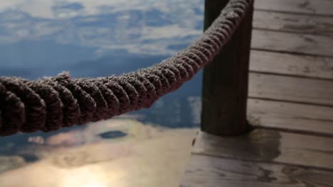 cuerda al final de un muelle