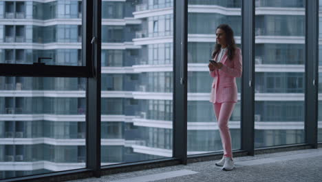 Business woman using mobile phone