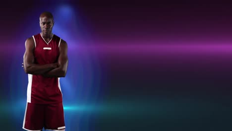 animación de un jugador de baloncesto afroamericano con los brazos cruzados sobre un fondo púrpura