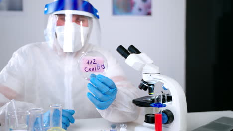 investigación de la covid-19 en un entorno de laboratorio