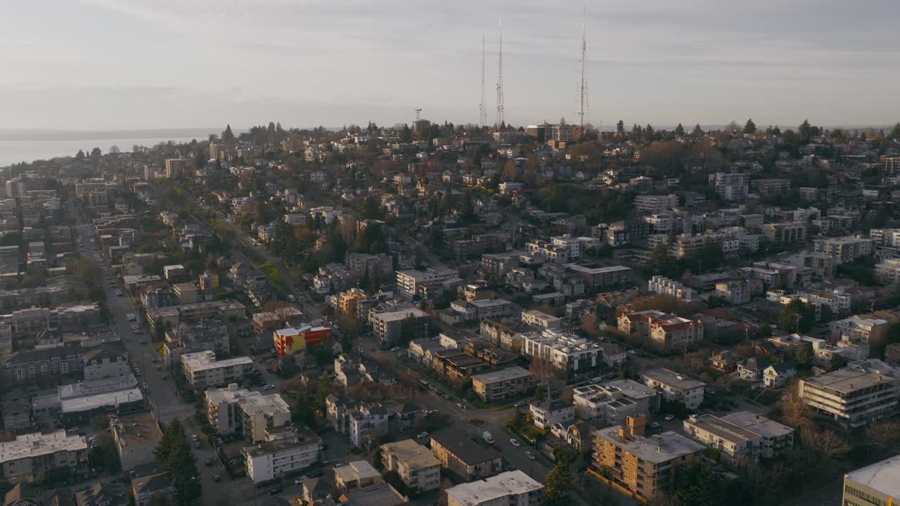 Ripresa drone di Seattle a Queen Anne Hill.