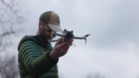 Precise-landing-on-palm-hand-of-drone-pilot