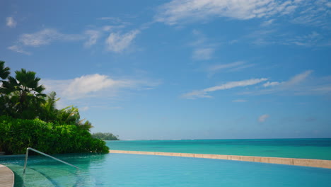 Timelapse-of-seaside-from-beach-resort