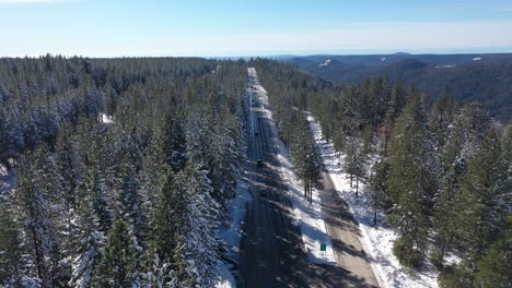 Schneefall-Auf-Dem-Highway-80-In-Kalifornien