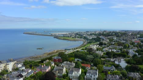 puerto de dún laoghaire visto desde seapoint, monkstown, dublín, irlanda, septiembre de 2021