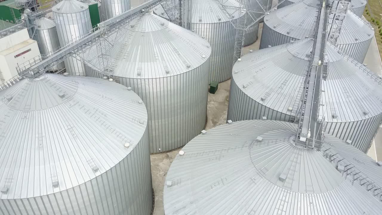 Modern large granary. Plant for the drying and storage of grain