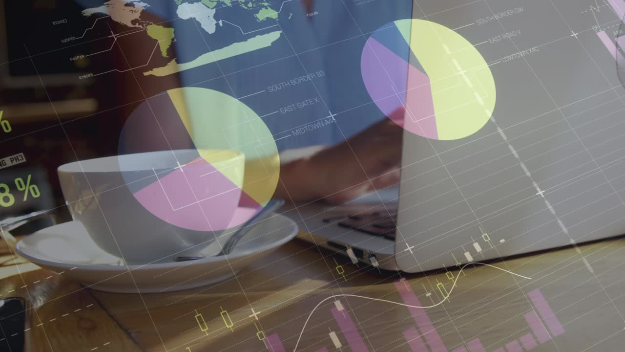 animación de estadísticas y procesamiento de datos sobre una mujer de negocios que usa una computadora portátil