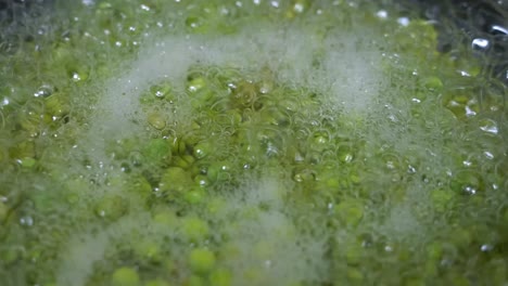 boil green peas in hot water