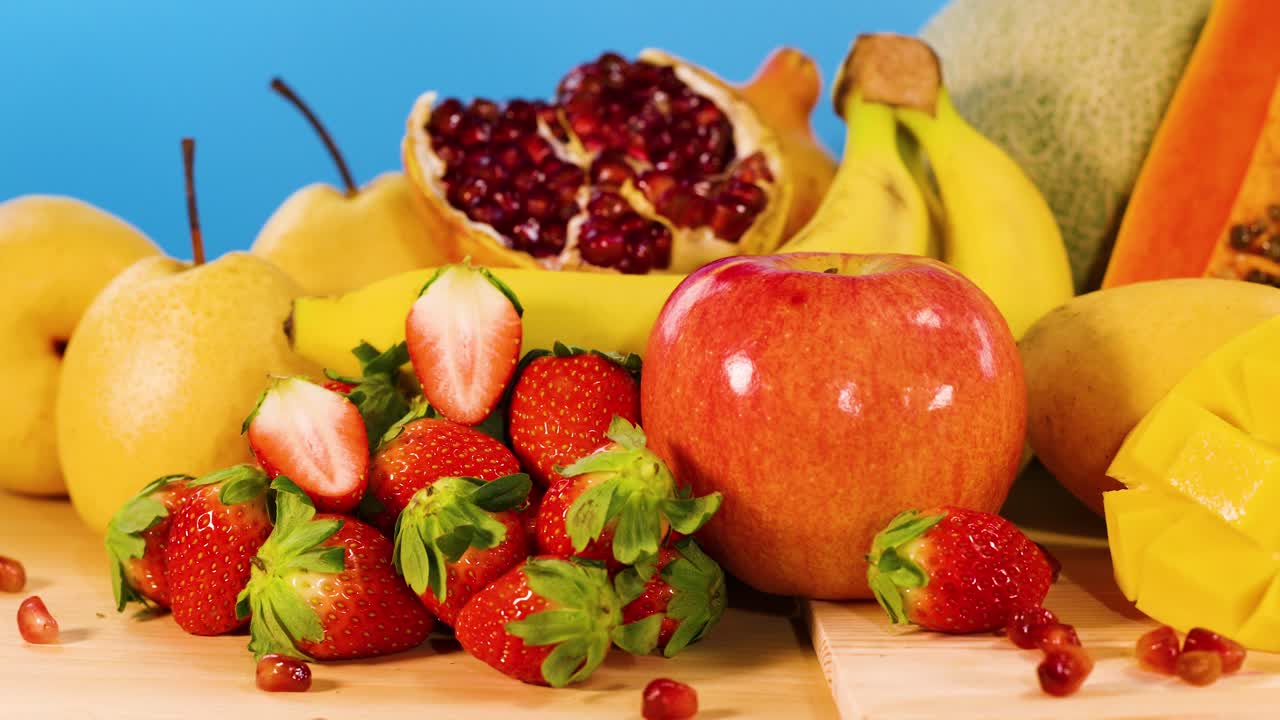 lebhafte ausstellung verschiedener frischer früchte