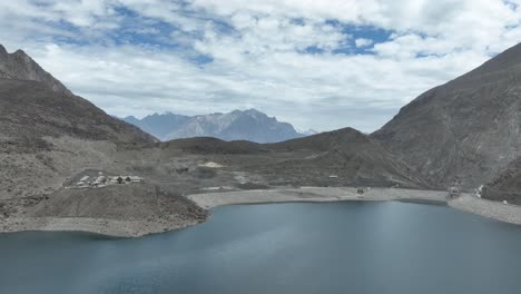 Aerial-view-of-Karakoram-mountain-range-with-a-beautiful-lake-in-the-foreground-in-Skardu-Gilgit-Baltistan,-Pakistan