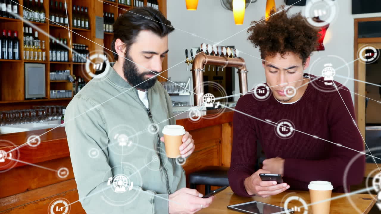 red de conexiones contra dos hombres que usan teléfonos inteligentes mientras beben café