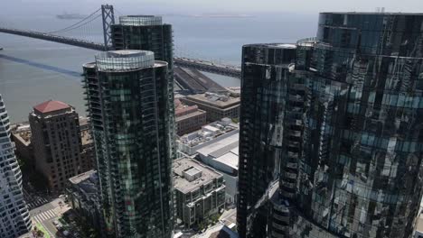 Glossy-exterior-of-luxurious-hotel,-Folsom-street-,San-Francisco-bay-at-the-afternoon