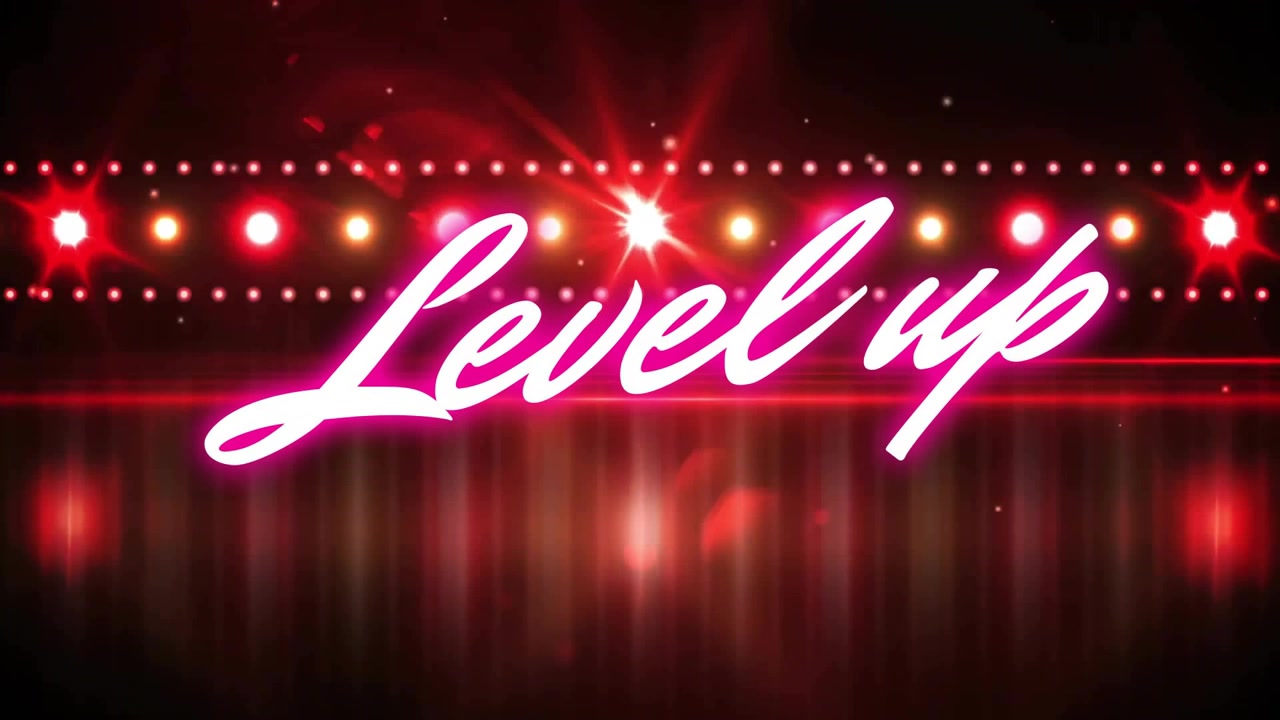 Efter at farvede lys har pulseret, danner neon-skrift et glødende 'Level up', der signalerer en opgradering på et spejlgulv.