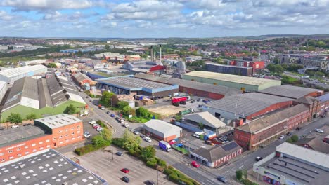 Panorámica-Aérea-De-La-Sección-Industrial-Urbana-De-Rotherham,-Inglaterra,-De-La-Ciudad