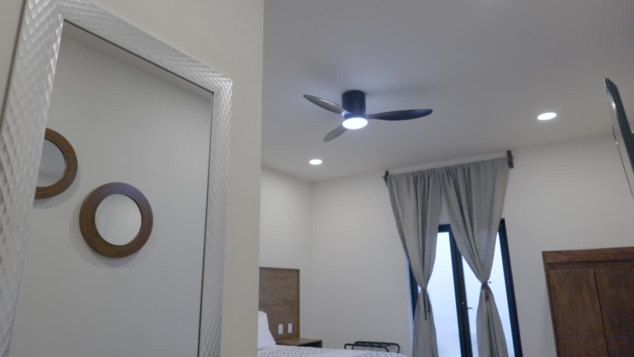 un estilo cómodo del interior de un dormitorio de hotel