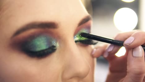 Side-view-of-make-up-master's-work.-Process-of-an-eyeshadow-applying.-Mysterious-look