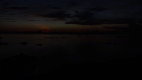 Wunderschöner-Sonnenuntergang-Im-Zeitraffer-In-Koh-Jum-Golden-Pearl-Beach,-Thailand